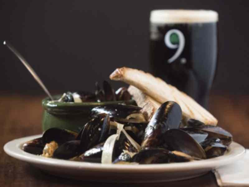Mussels in Garlic Cream Sauce.