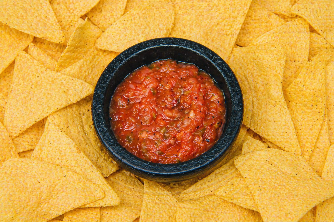 Salsa Rojo & Chips (Personal).