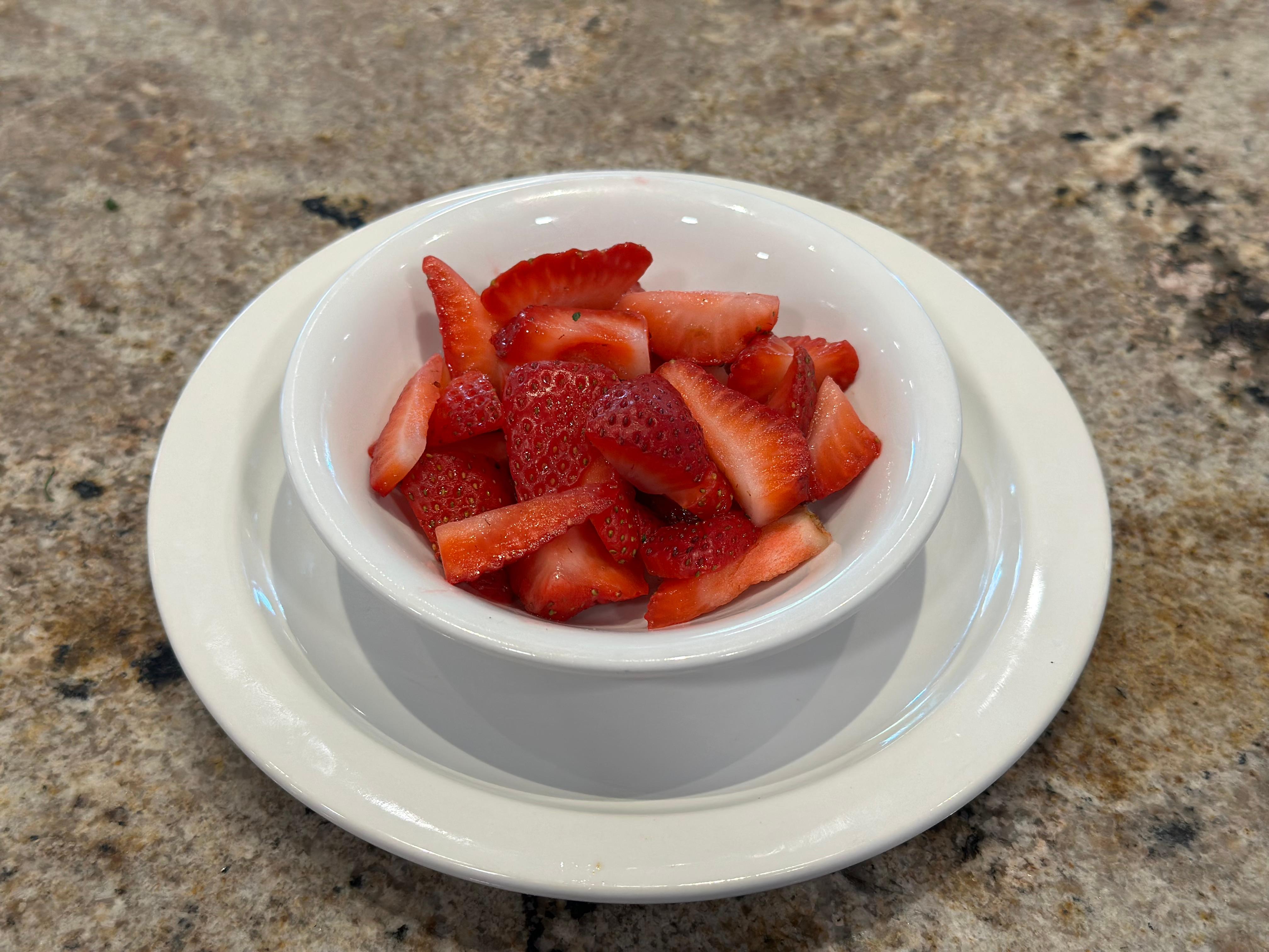 Sliced Strawberries (cup).