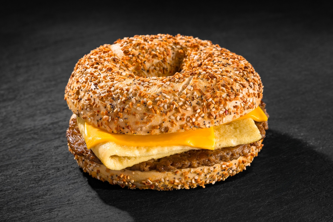 VEGAN BREAKFAST BAGEL.
