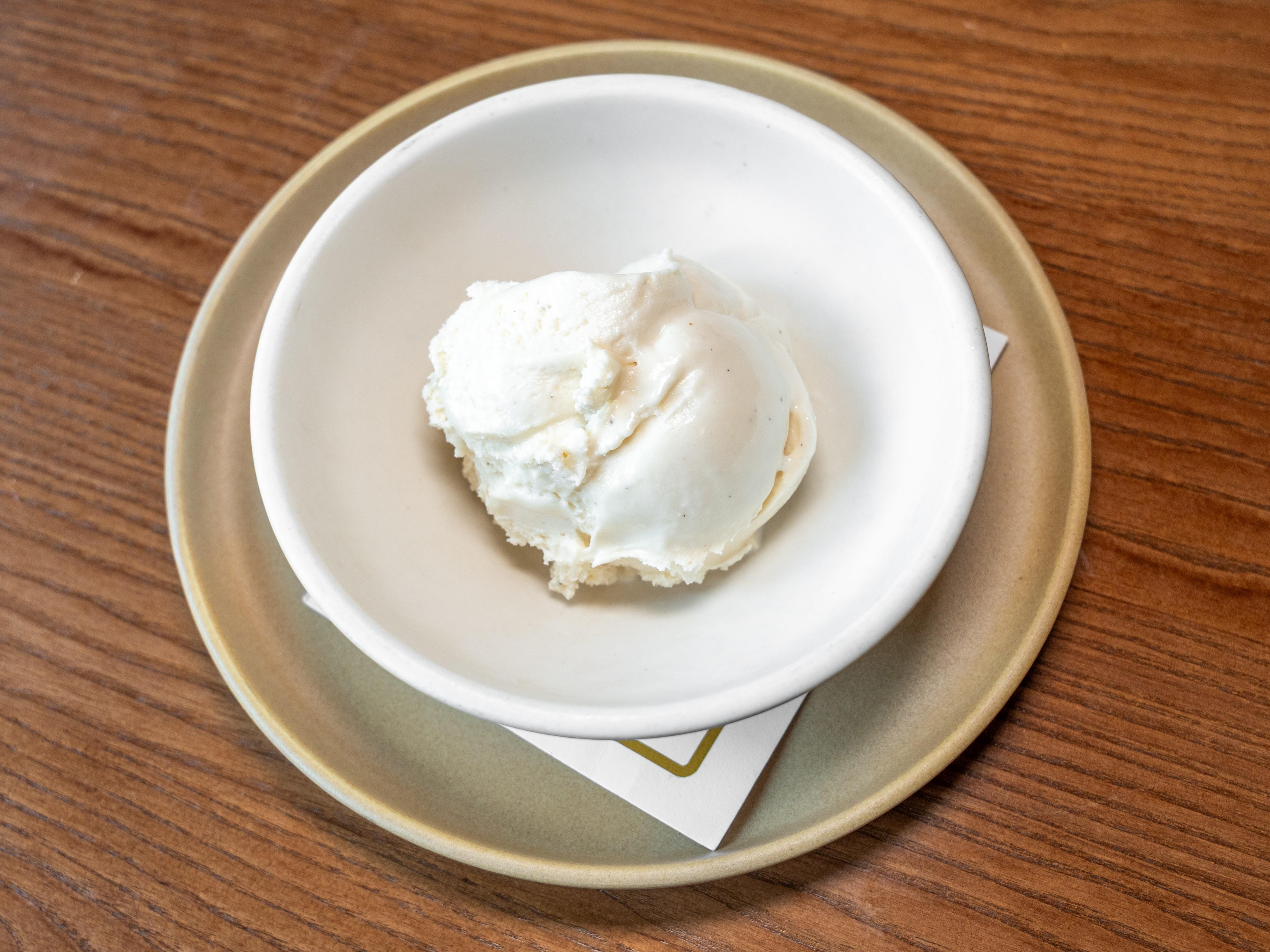 SINGLE SCOOP.