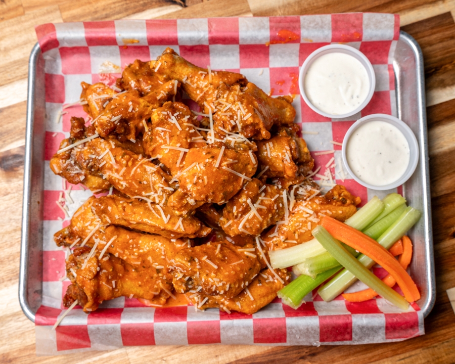 BONELESS WINGS.