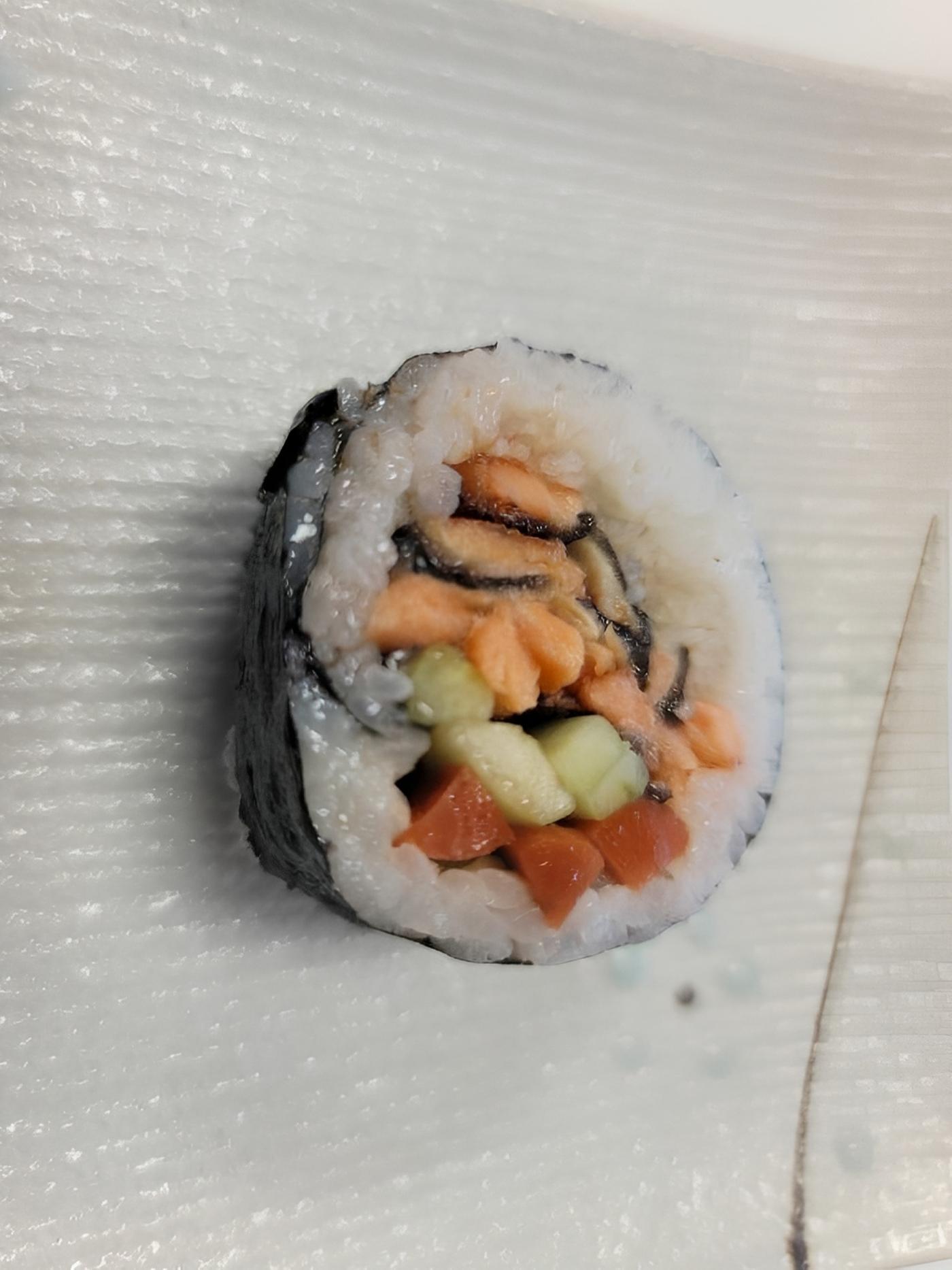 CR6-SALMON SKIN ROLL (5PCS).