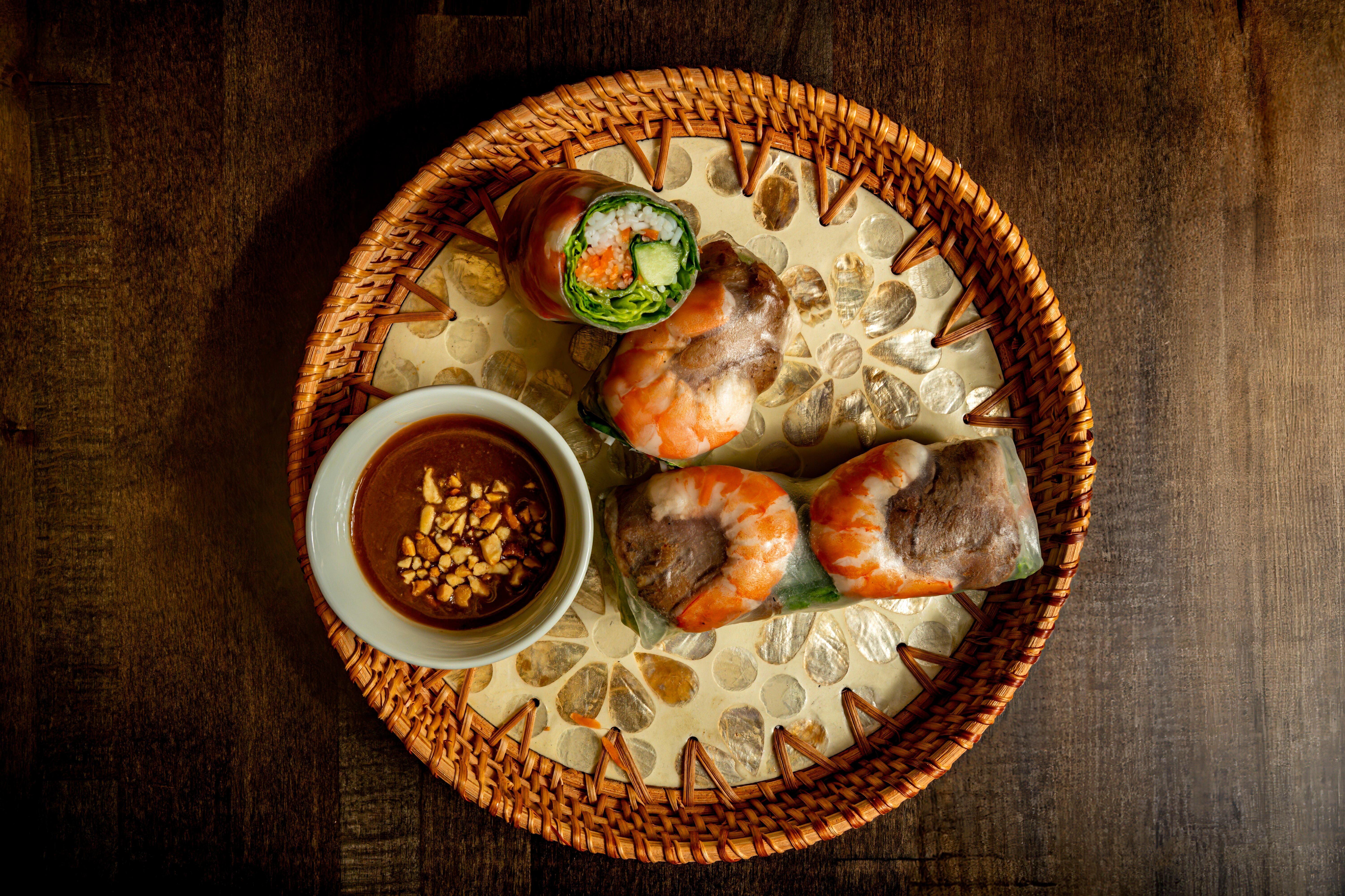 Royale Fresh Rolls / Goi Cuon Tom Thit (2).