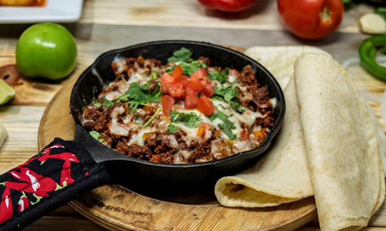 Chorizo Con Queso Fundido.