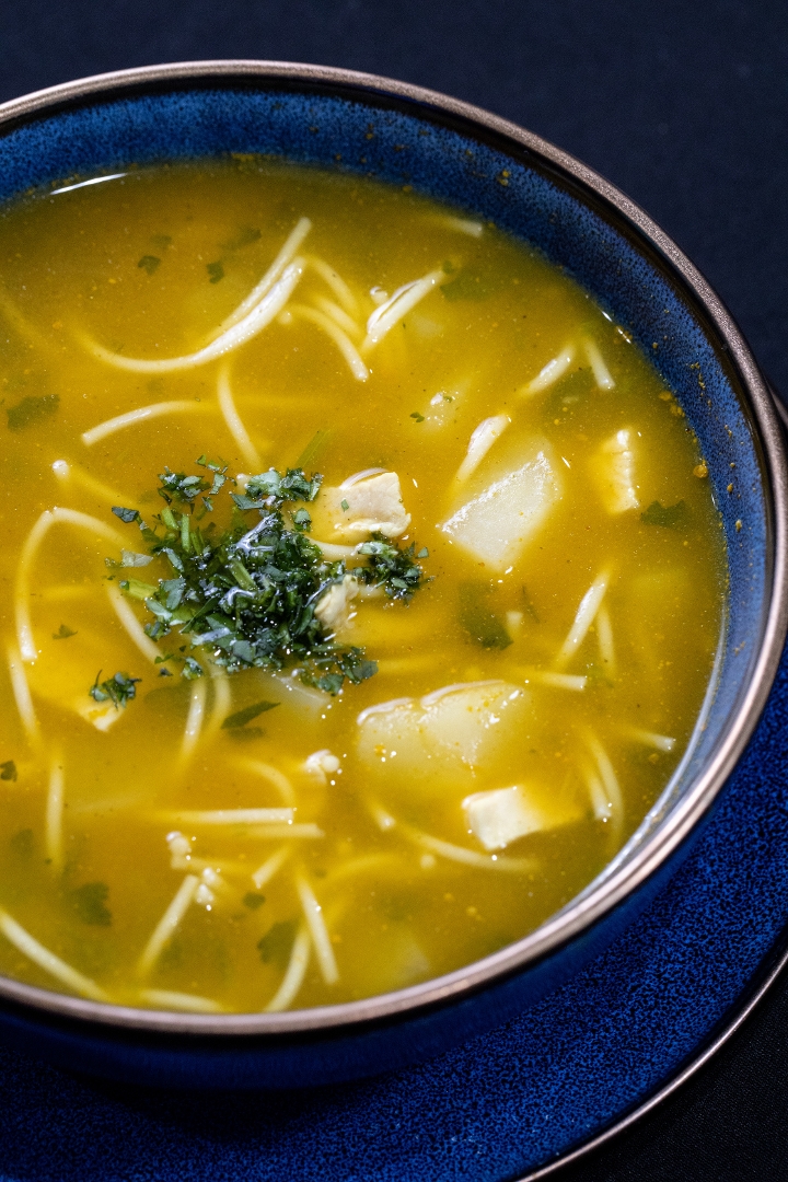 Sopa de Pollo (Grande).