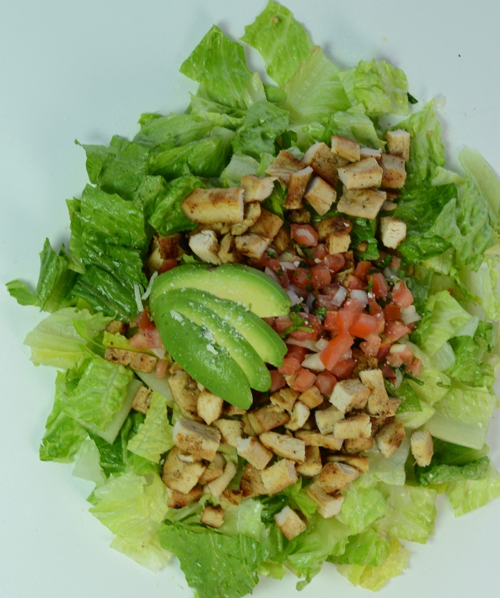 POLLO ASADO SALAD.