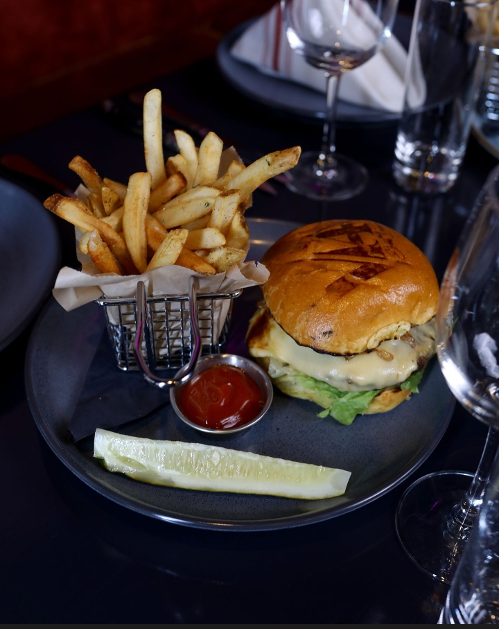 V14 Burger.