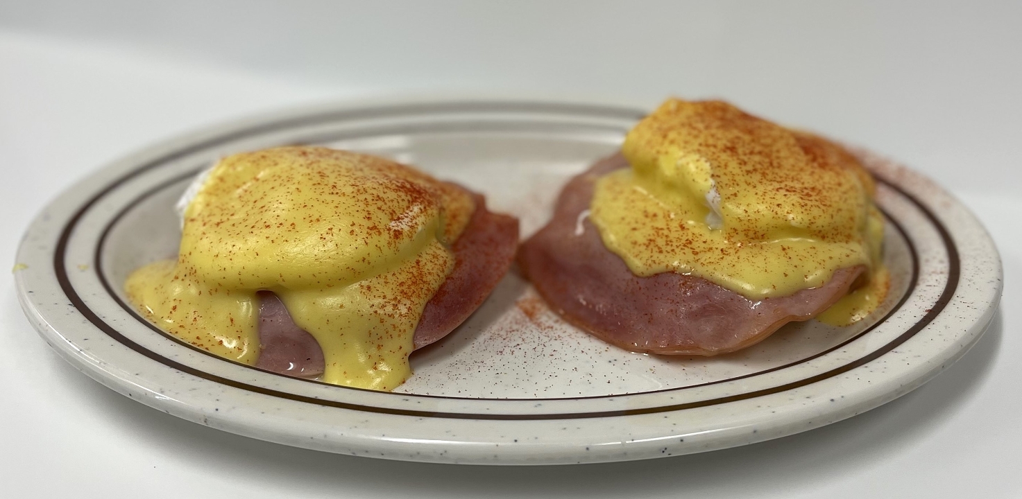EGGS BENEDICT W/ HAM.