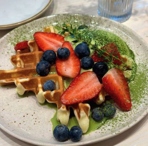Waffle matcha cream.