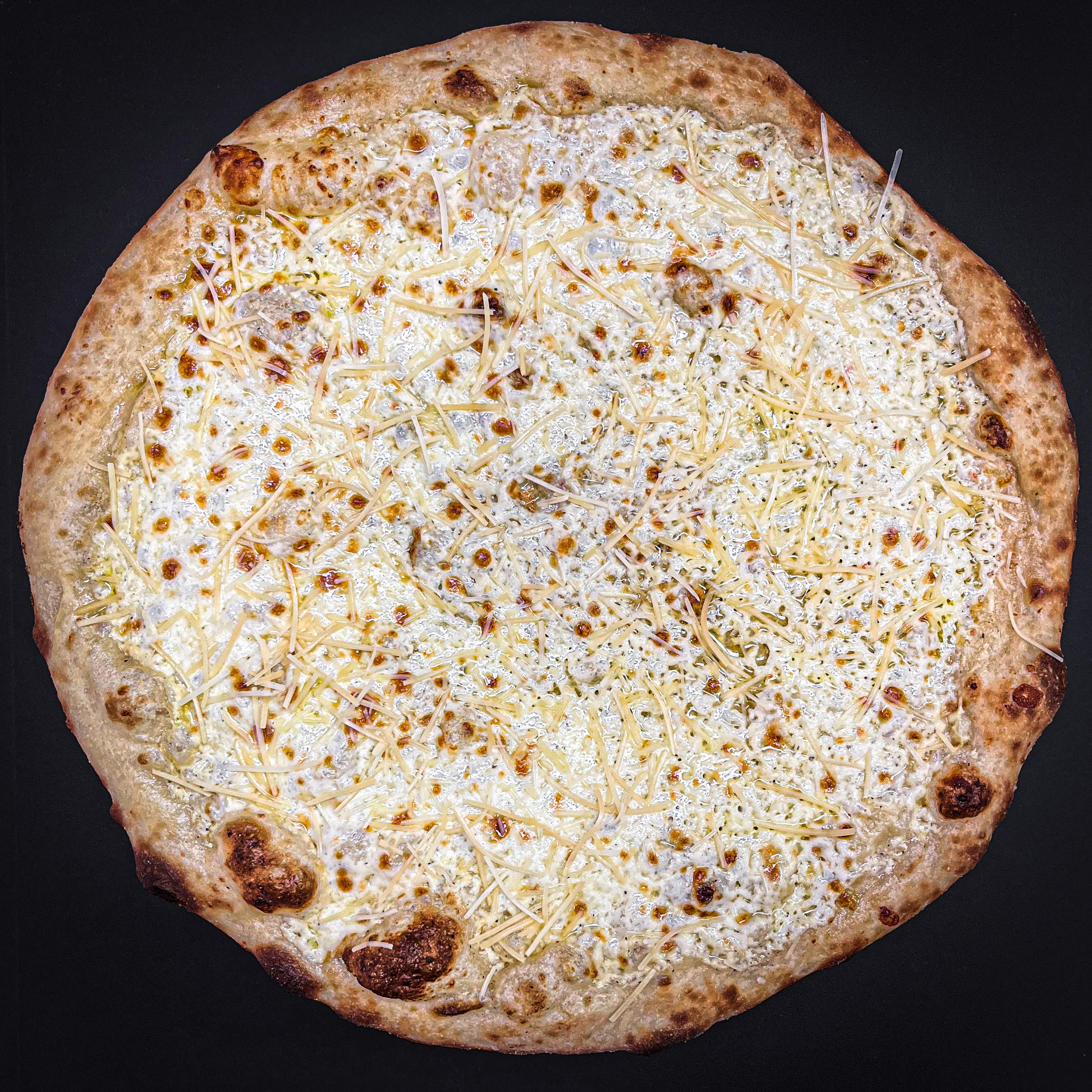 Alfredo Cheese Pizza.