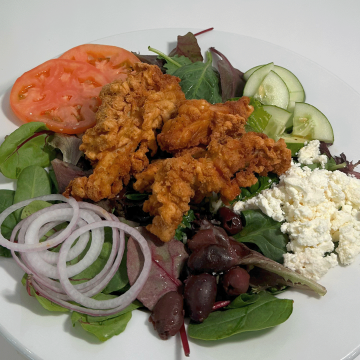 GREEK SALAD W/ CRISPY CHICKEN.