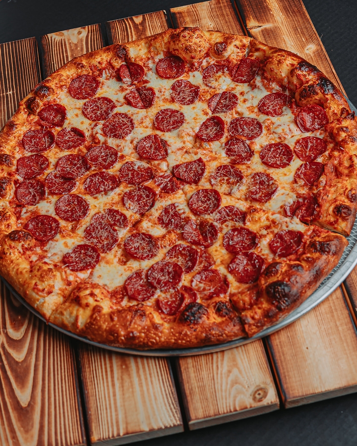 18" Pepperoni Pie.