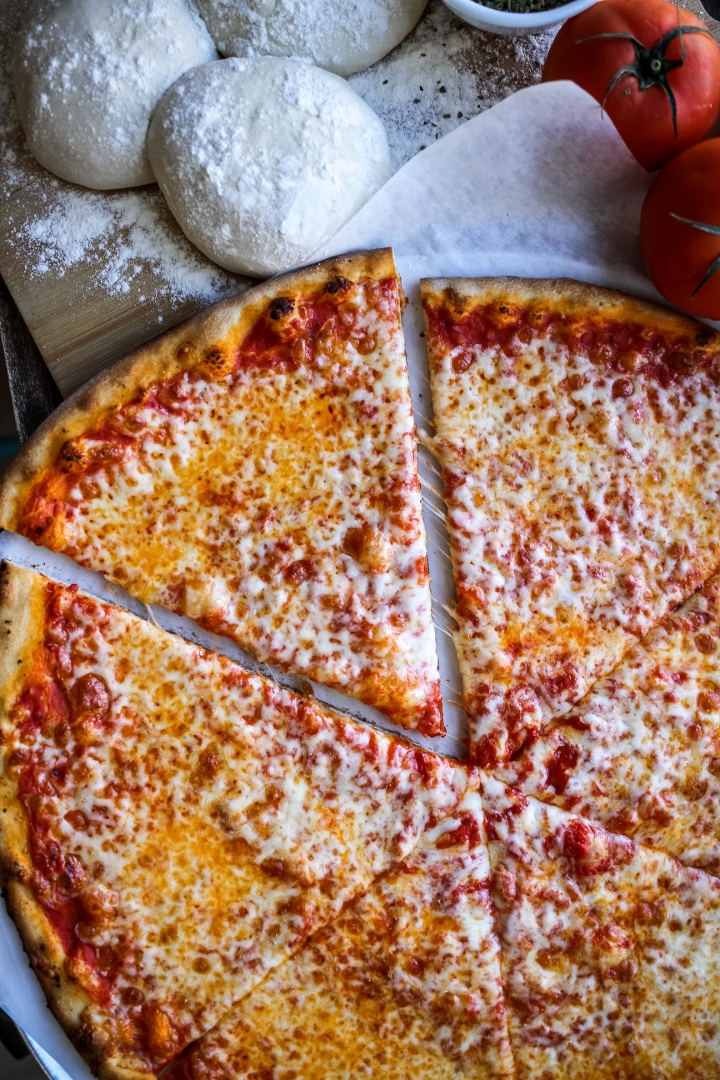 Medium Cheese Pizza.
