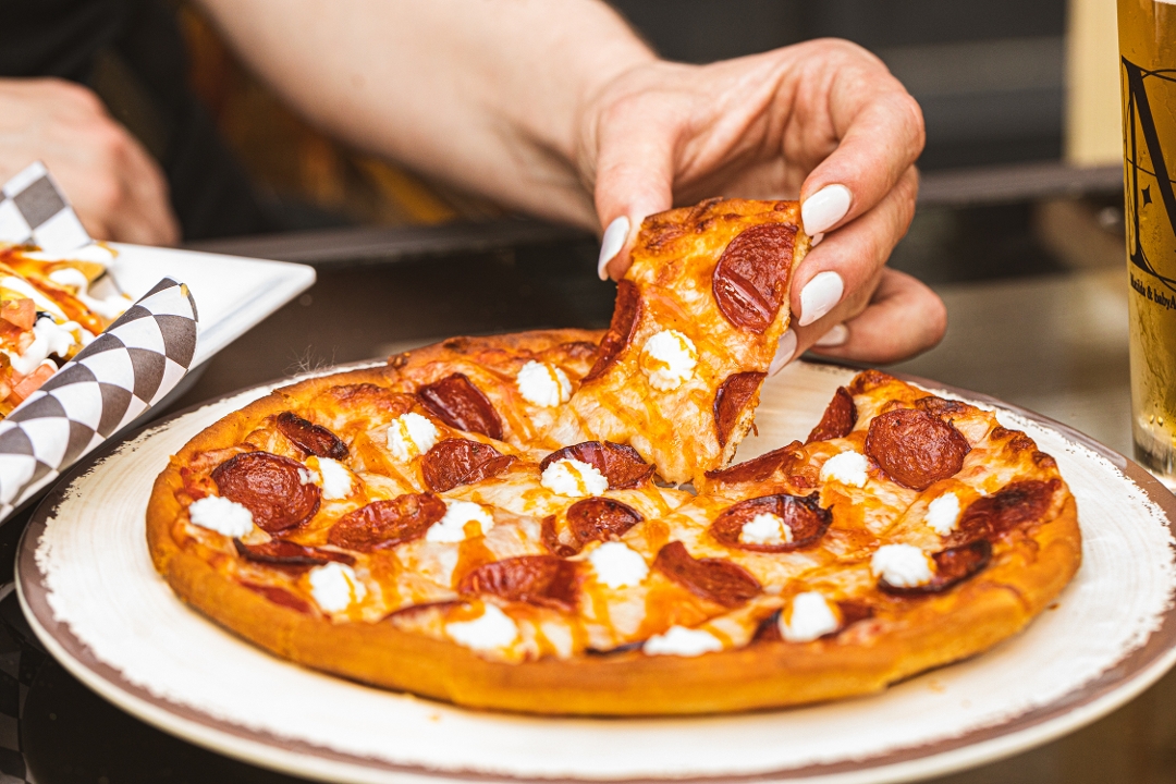 HOT HONEY & PEPPERONI**.