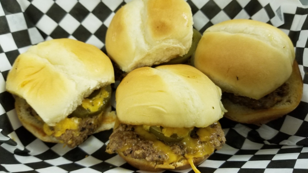 CLASSIC CHEESEBURGER SLIDER.