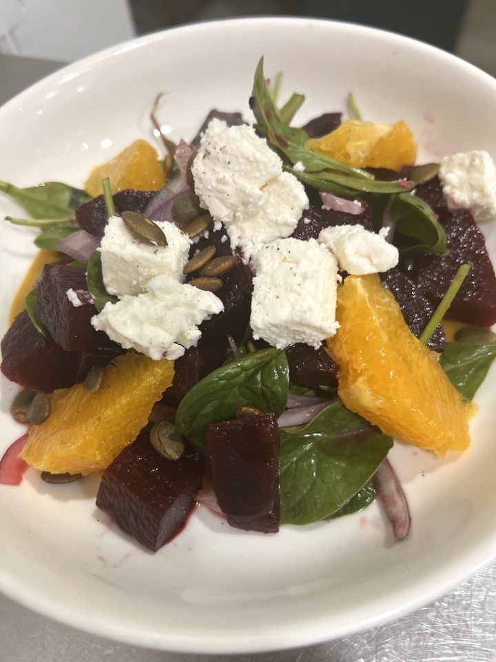 ORANGE BEET SALATA.