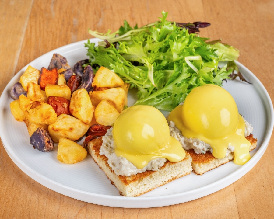 Crab Benedict.