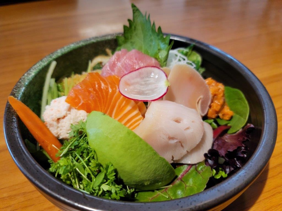 VG5-SASHIMI SALAD.