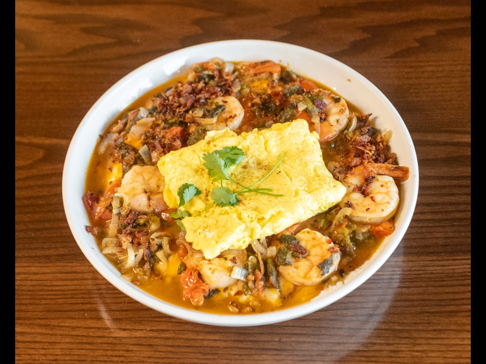 SHRIMP & GRITS.