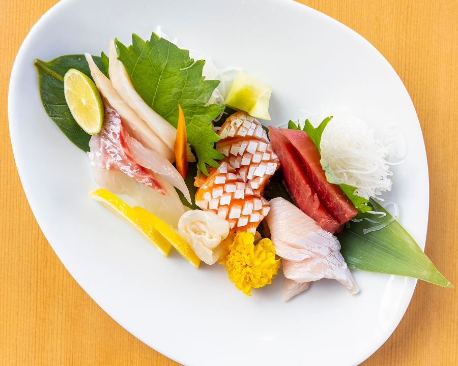 Sashimi Plate (11 Pieces).