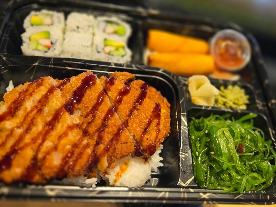 (L) Pork Katsu.