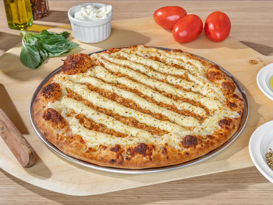 Chicken Catupiry Cheese Pizza.