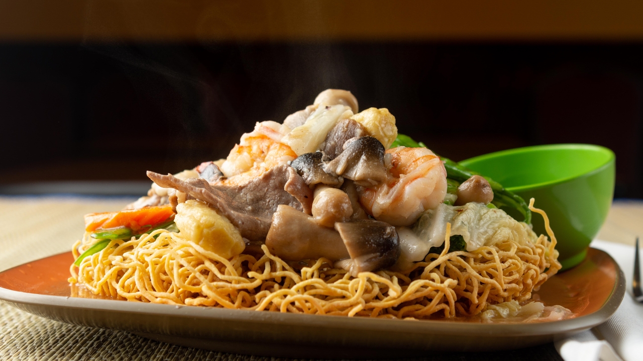 S2 Stir-Fried on Crispy Egg Noodles - Mì Xào Thâp-Câm/Dô Biên.