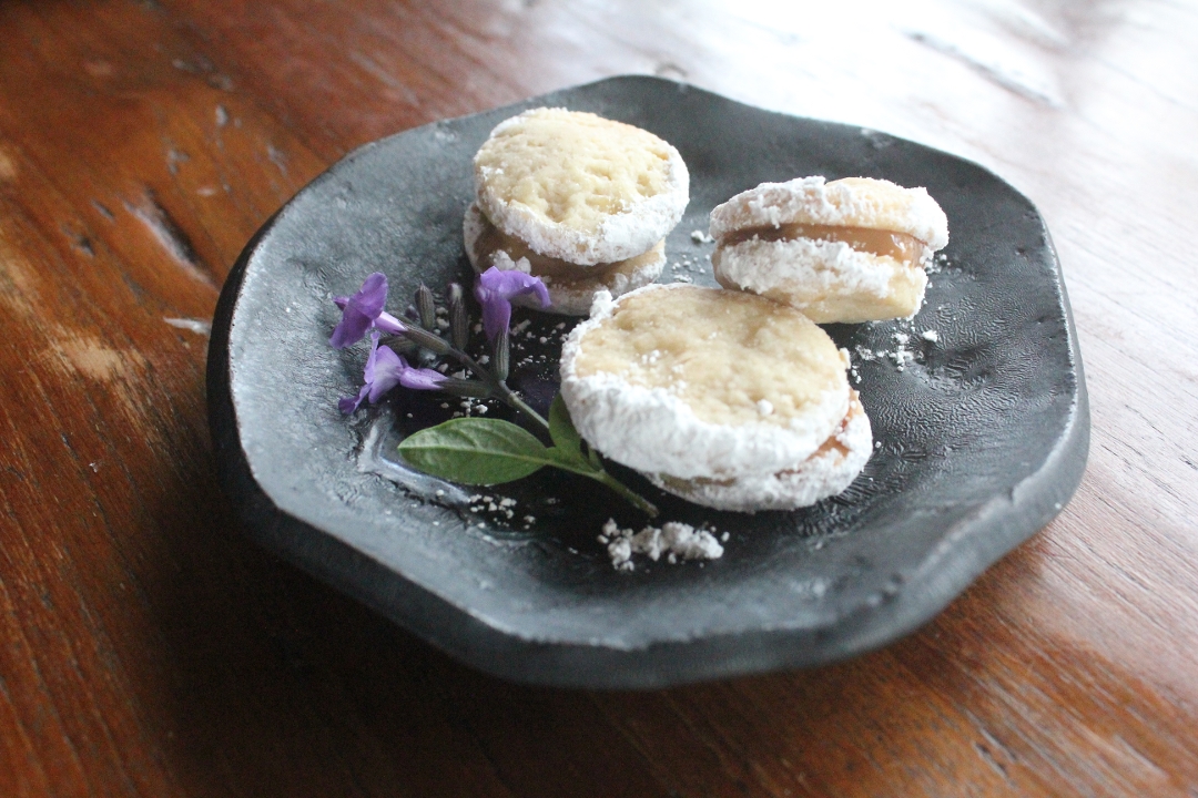 (4) Nanas Alfajores™.