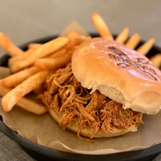 Pulled Chicken Sammich.