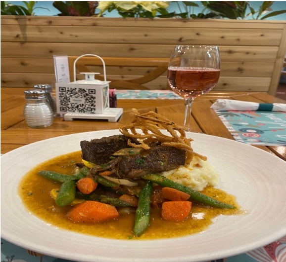 Braised Beef Short Rib with Garlic Mashed Potatoes and sauteed mixed vegetables.