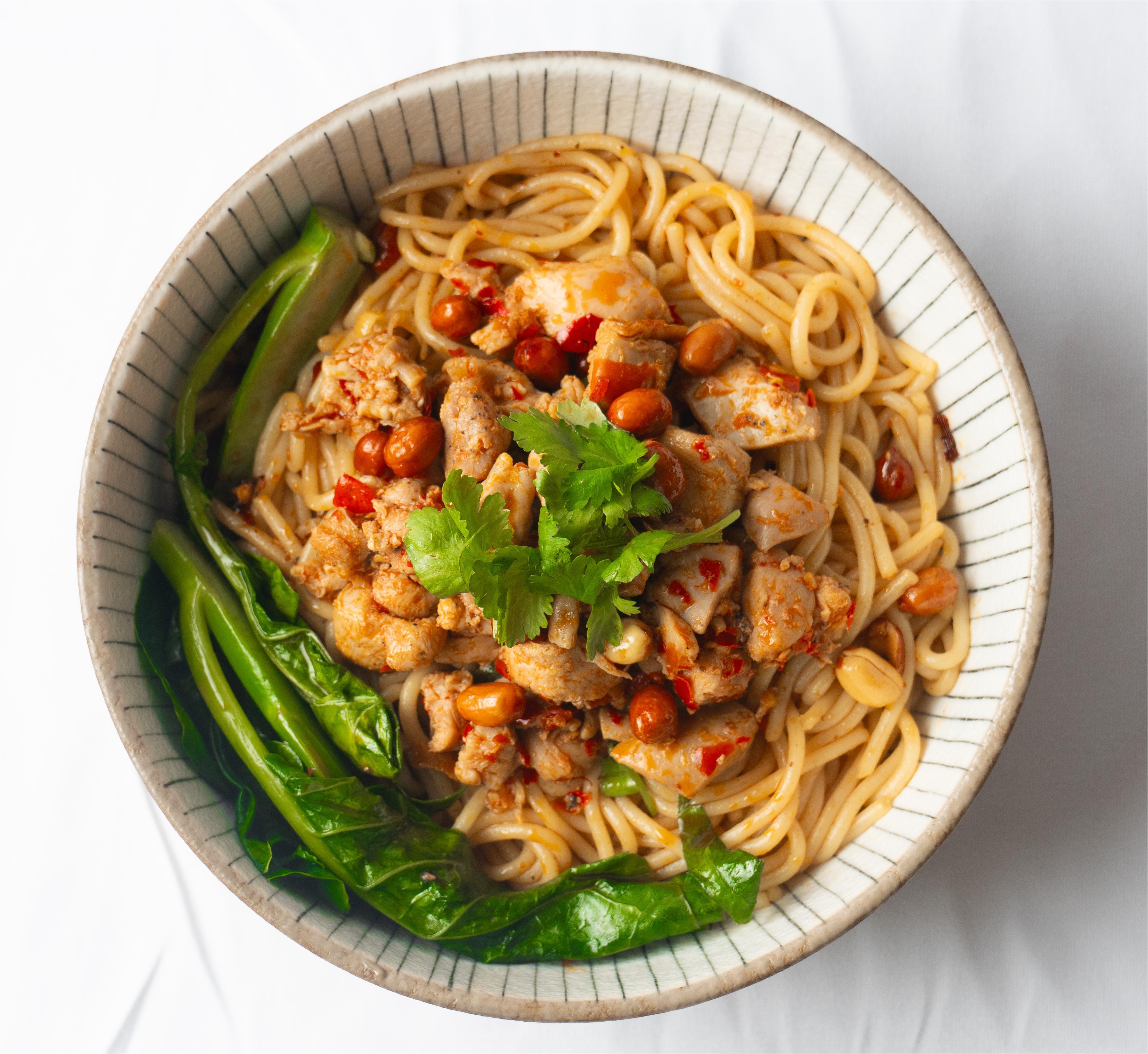 Dry Mixed Chicken Noodle / 干拌辣鸡粉/面.