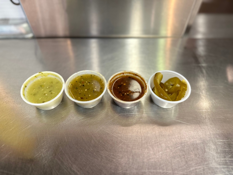 Salsas / Jalapeños.