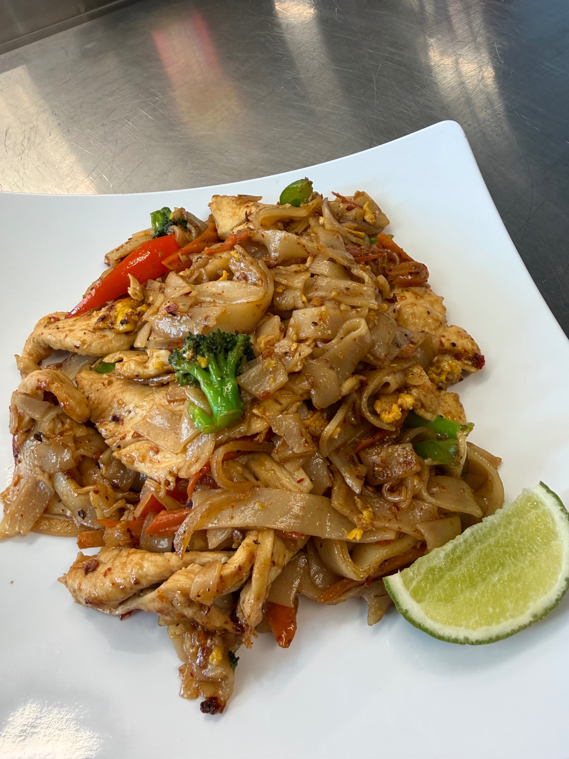 Pad Kee Mao (Drunken Noodles) 🌶️🌶️ (Chicken/Tofu).