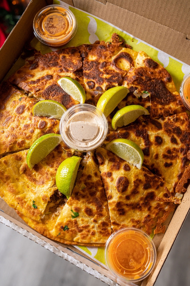 Quesabirria Pizza.