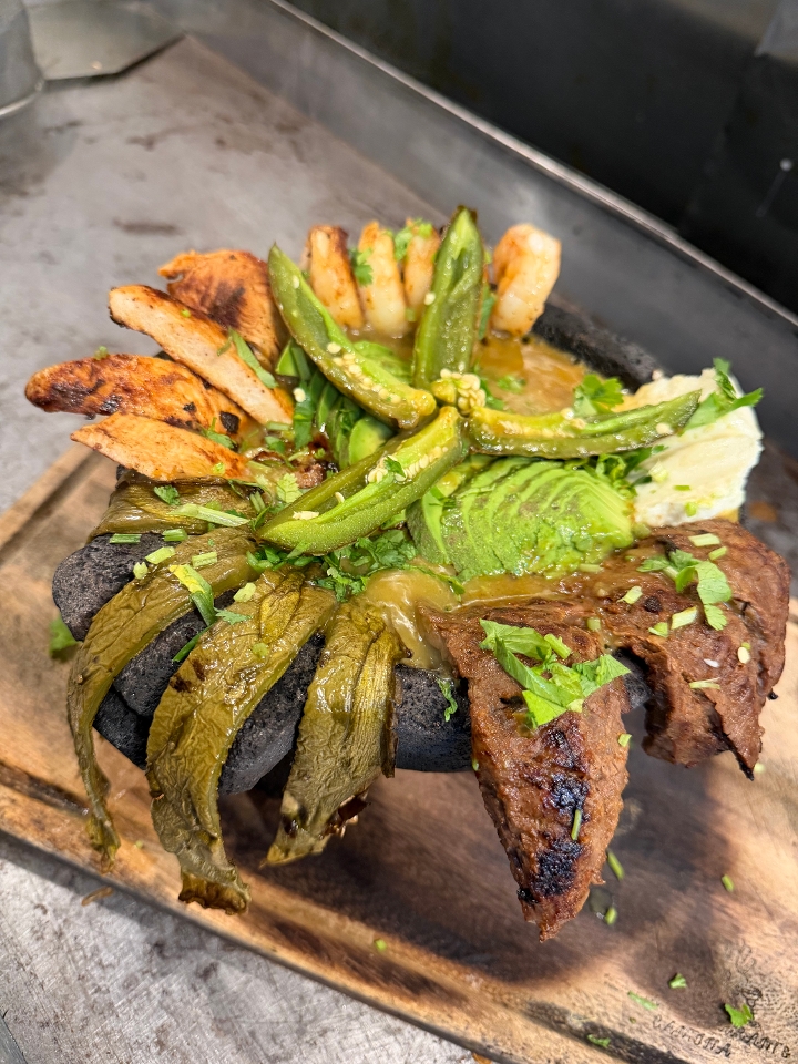 Molcajete Mar y tierra.