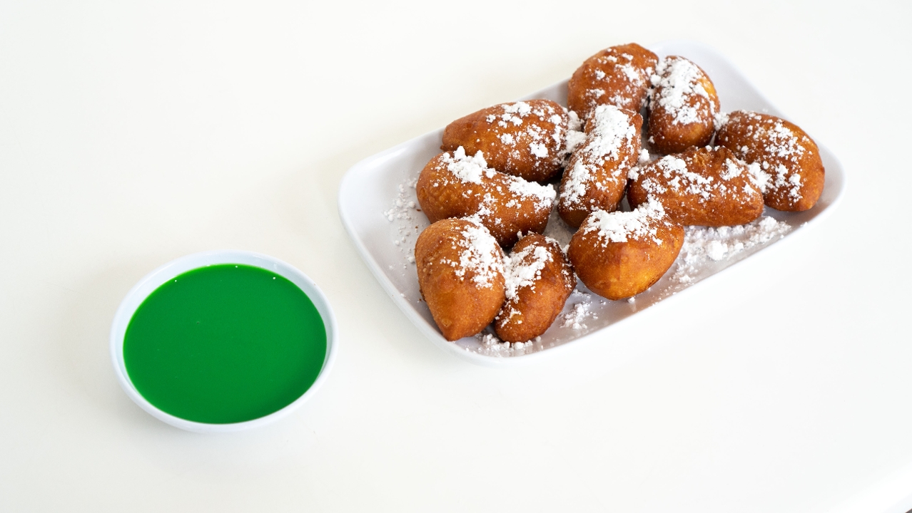 Beignets.