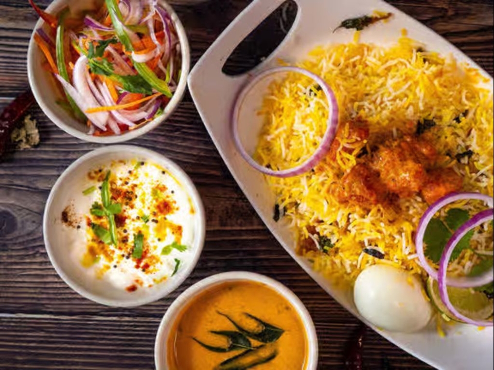 CHICKEN DUM BIRYANI.