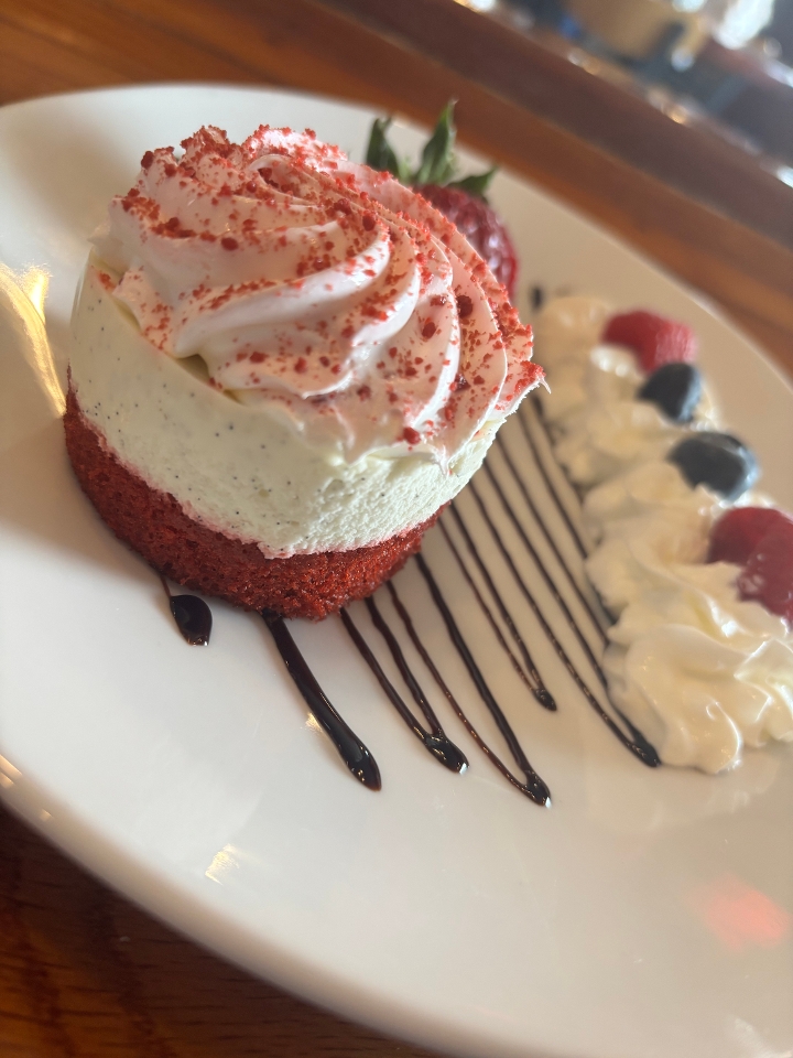 Red Velvet Layer Mini Cake.