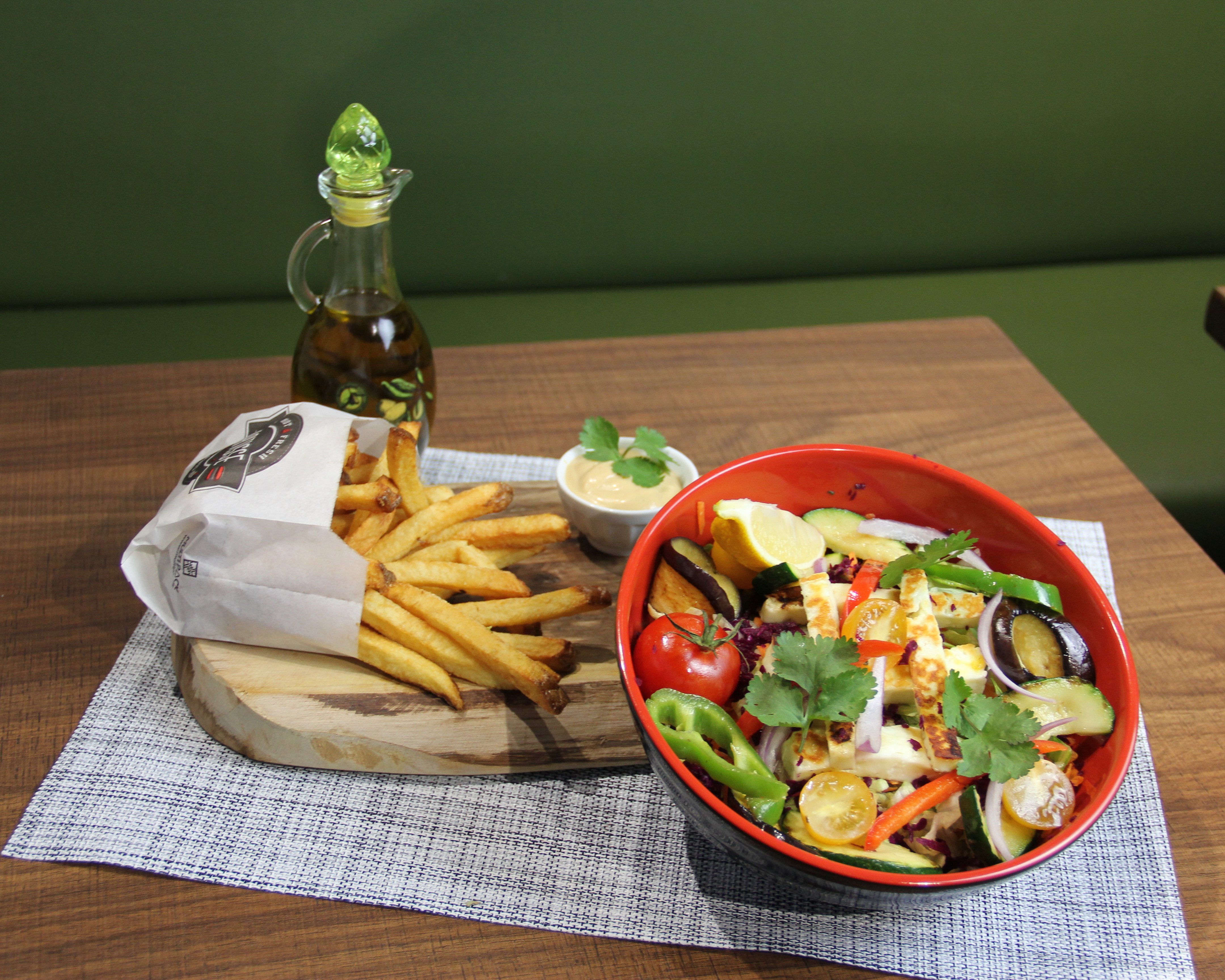 Halloumi Bowl  🧀🧅 🥙 🥗🌱🇬🇷🧀