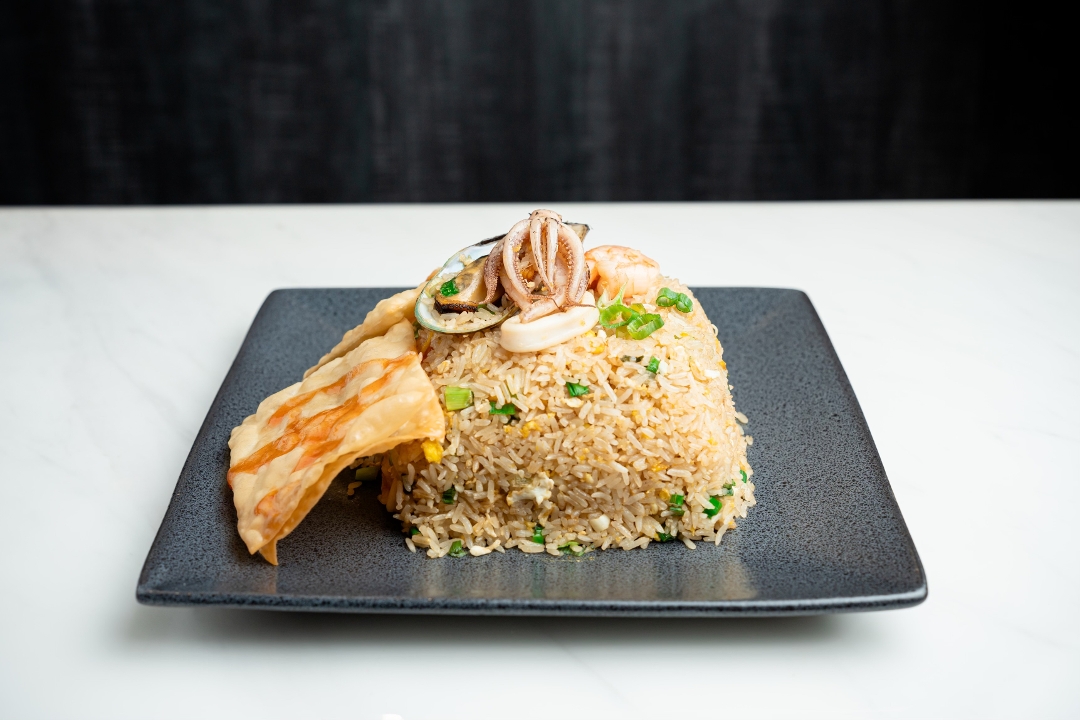 Arroz Chaufa de Mariscos.