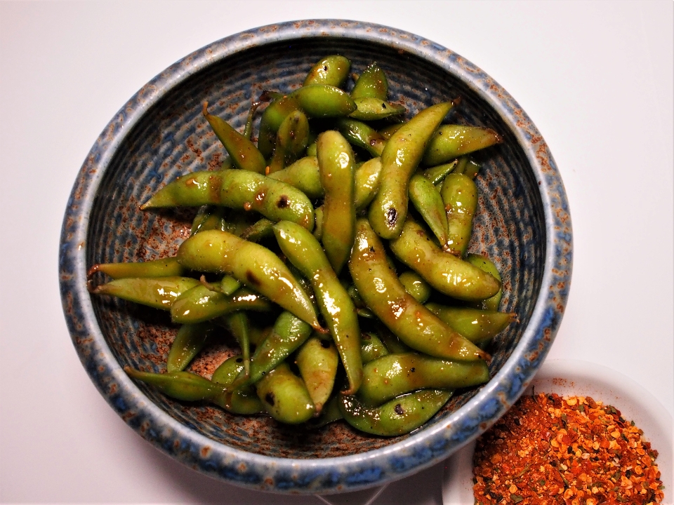 Spicy Edamame (v).
