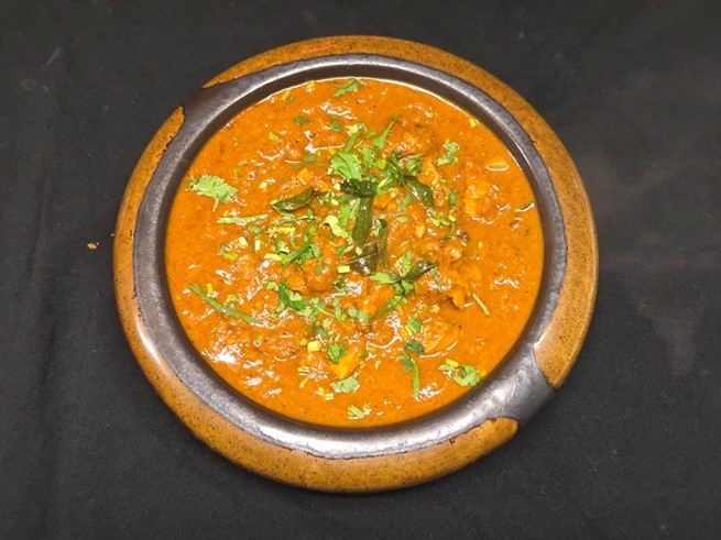 Andhra Chicken Curry (bone-in).