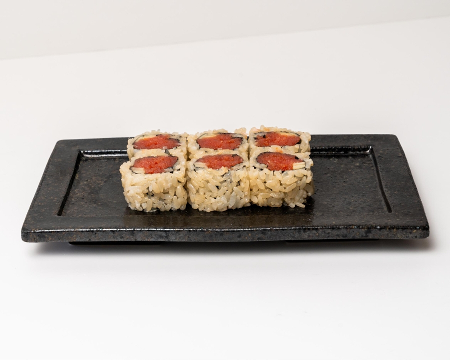 SPICY TUNA ROLL.
