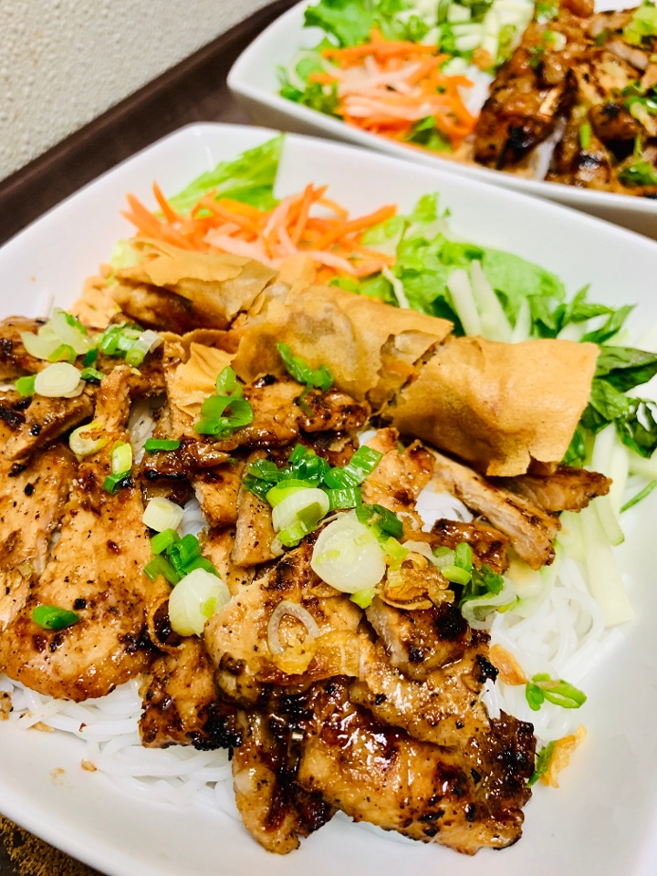 53-Grilled Pork and Spring Roll on Rice Vermicelli - Bun Thit Nuong Cha Gio.