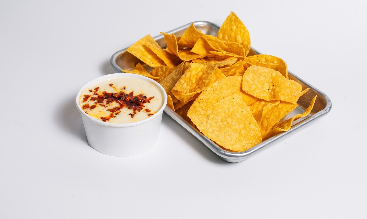 Choriqueso dip & chips.
