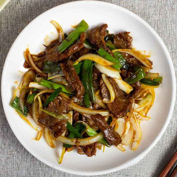 BF7. 薑蔥爆牛肉/Beef with Ginger & Scallion.