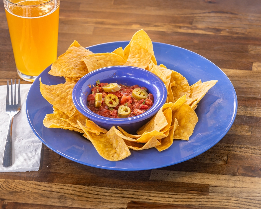 Appetizer Corn Chips & Salsa.