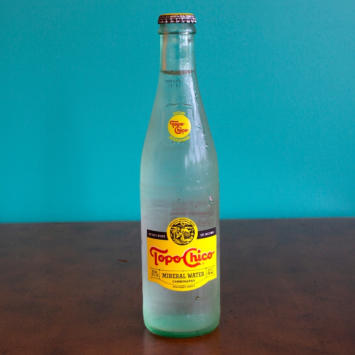 TOPO CHICO MINERAL WATER (12 OZ).