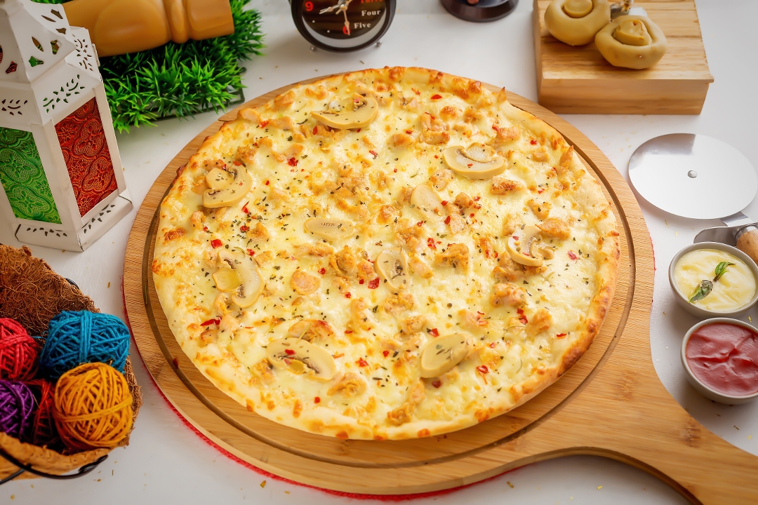 Alfredo Pizza.
